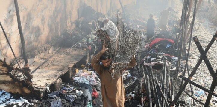 fire at lighthouse karachi